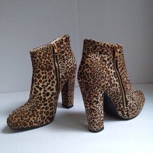 Leopard 5" Block Heel  Almond Toe Velvet/Faux Suede Ankle Boots  As New Sz 9.5
